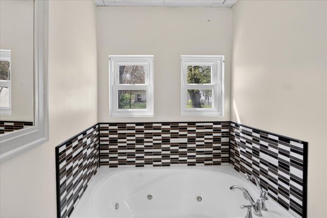 1422 Reycraft Drive, Kalamazoo, MI 49001