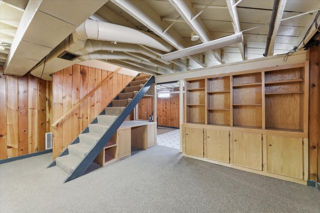 1422 Reycraft Drive, Kalamazoo, MI 49001