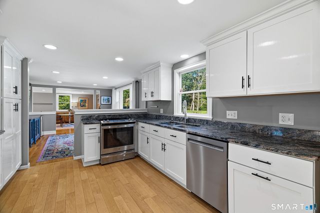 6 Jericho Drive, Old Lyme, CT 06371