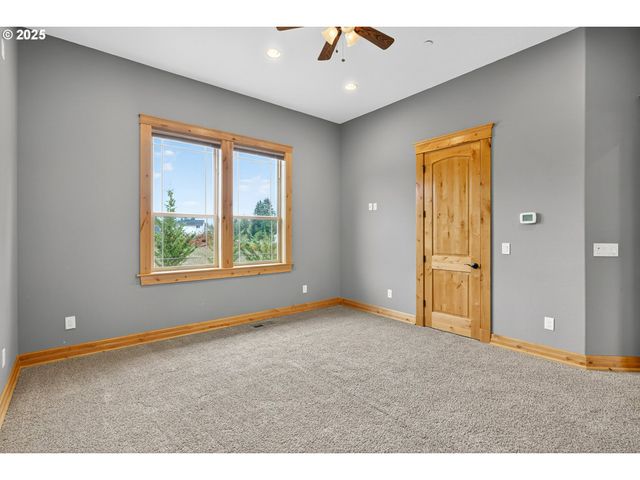 16025 Sw HILLSBORO Hwy, Hillsboro, OR 97123