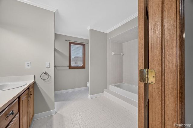 752 Englewood Drive, Rochester Hills, MI 48309