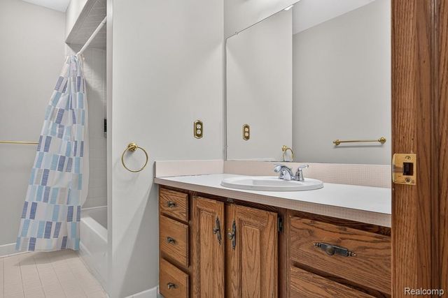752 Englewood Drive, Rochester Hills, MI 48309