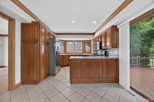 752 Englewood Drive, Rochester Hills, MI 48309