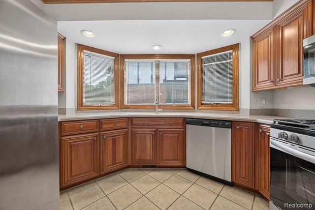 752 Englewood Drive, Rochester Hills, MI 48309