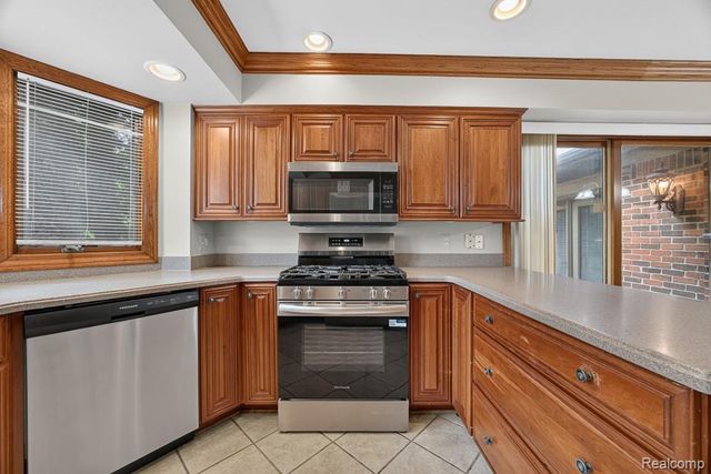 752 Englewood Drive, Rochester Hills, MI 48309