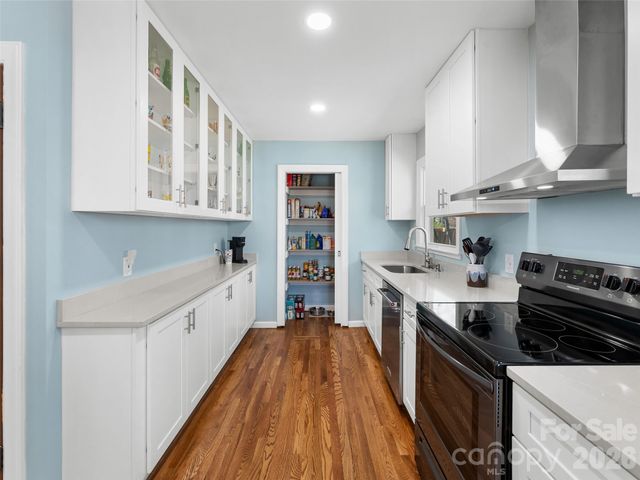 625 Lenox Place, Hendersonville, NC 28739