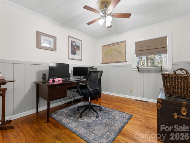 625 Lenox Place, Hendersonville, NC 28739