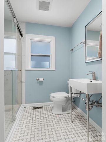 625 Lenox Place, Hendersonville, NC 28739