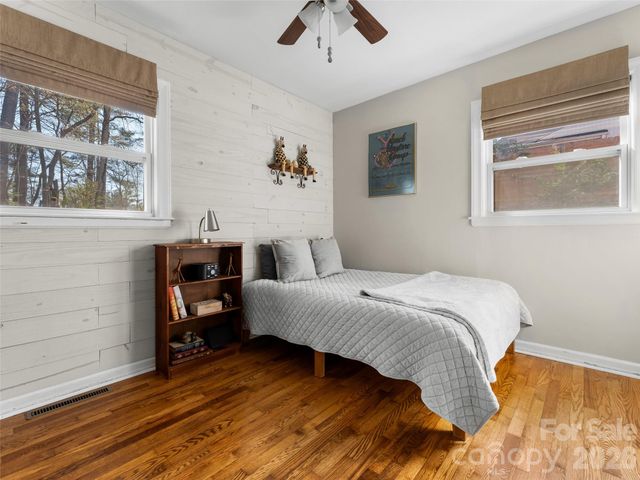 625 Lenox Place, Hendersonville, NC 28739