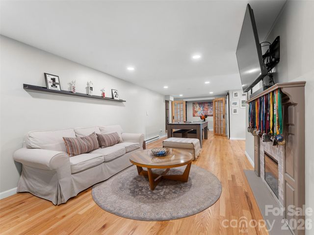 625 Lenox Place, Hendersonville, NC 28739