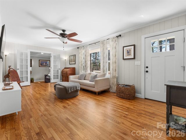 625 Lenox Place, Hendersonville, NC 28739