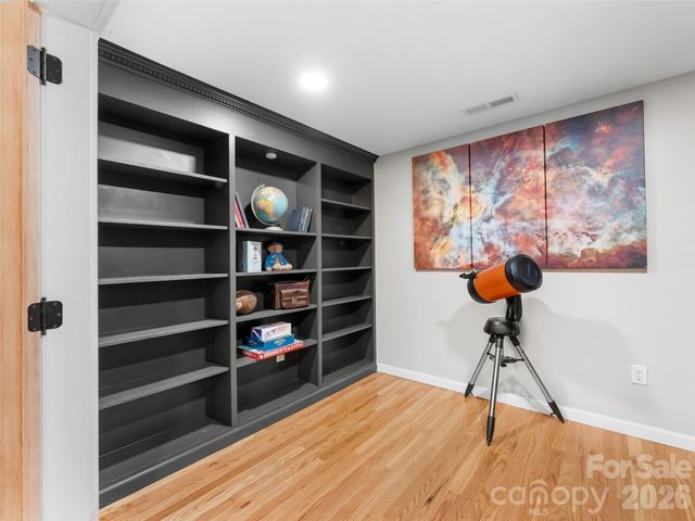 625 Lenox Place, Hendersonville, NC 28739