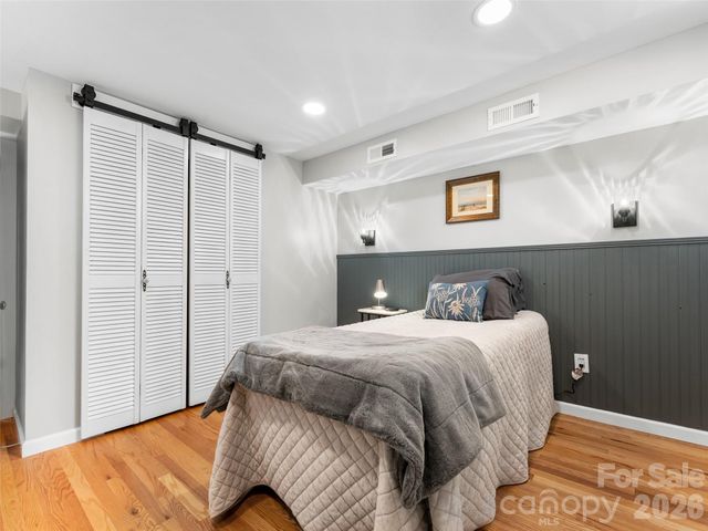 625 Lenox Place, Hendersonville, NC 28739