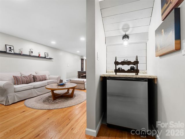 625 Lenox Place, Hendersonville, NC 28739