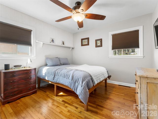 625 Lenox Place, Hendersonville, NC 28739