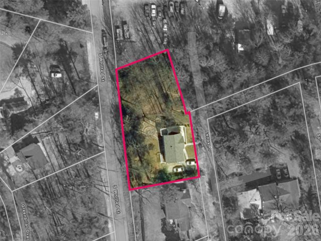 625 Lenox Place, Hendersonville, NC 28739