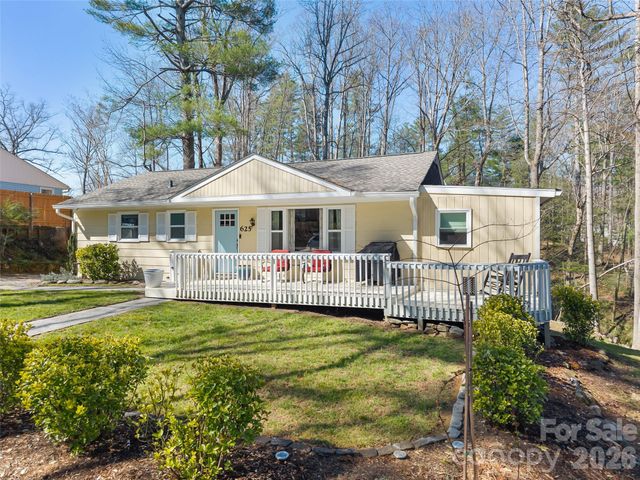 625 Lenox Place, Hendersonville, NC 28739