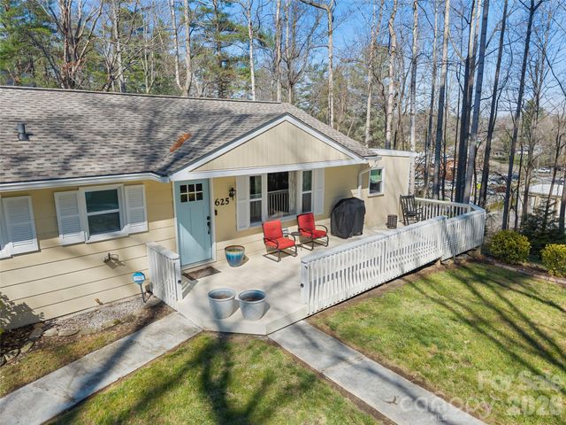 625 Lenox Place, Hendersonville, NC 28739