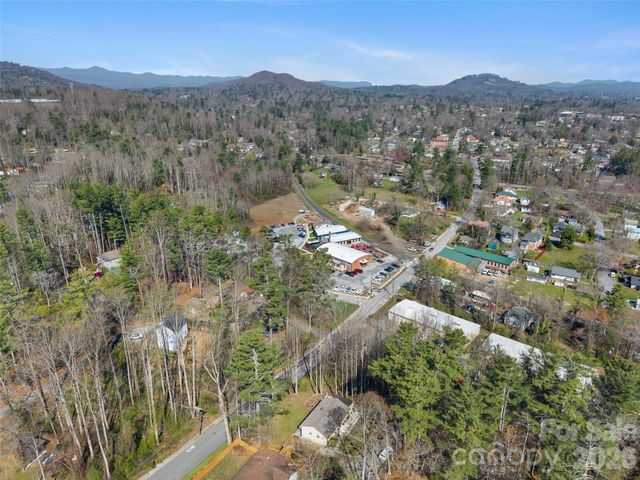 625 Lenox Place, Hendersonville, NC 28739