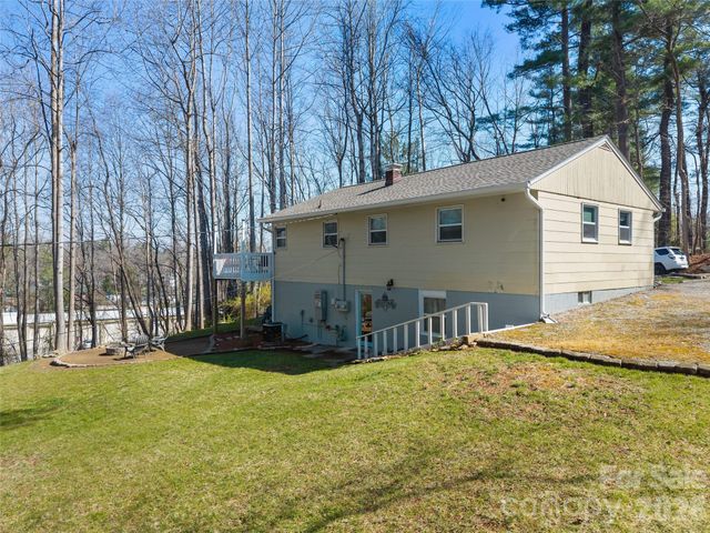 625 Lenox Place, Hendersonville, NC 28739