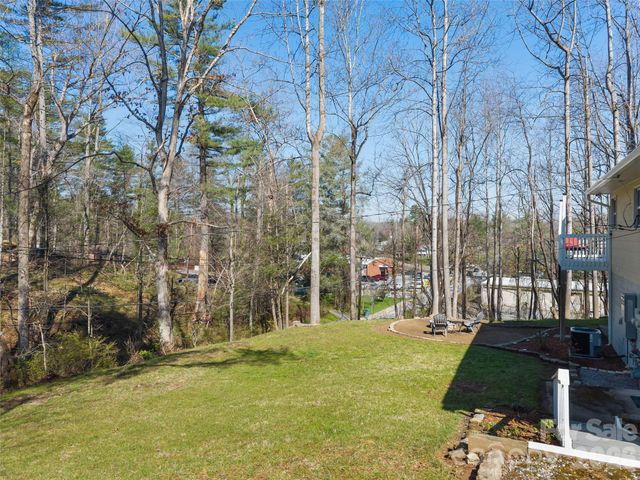 625 Lenox Place, Hendersonville, NC 28739