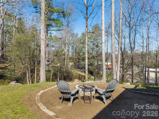 625 Lenox Place, Hendersonville, NC 28739