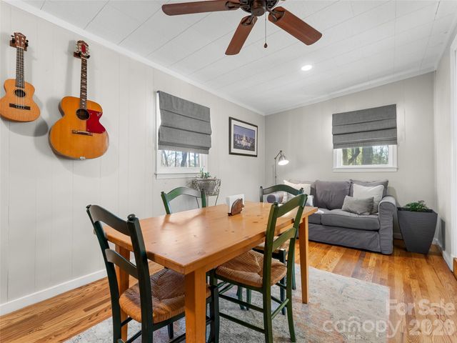 625 Lenox Place, Hendersonville, NC 28739