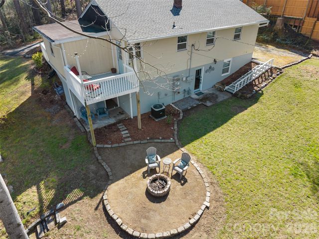 625 Lenox Place, Hendersonville, NC 28739