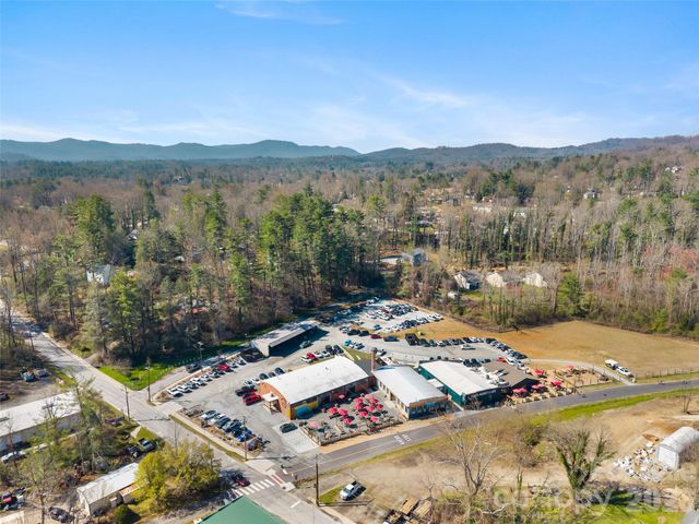 625 Lenox Place, Hendersonville, NC 28739