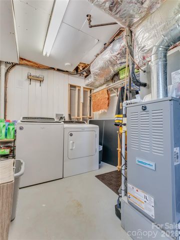 625 Lenox Place, Hendersonville, NC 28739