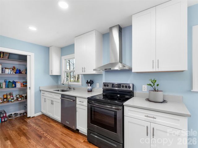 625 Lenox Place, Hendersonville, NC 28739