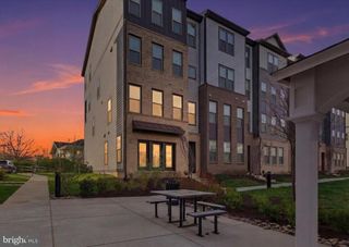 46037 WOODPECKER SQ, Sterling, VA 20165