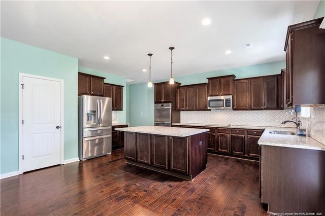 6132 Shannon Woods Way, Hope Mills, NC 28348