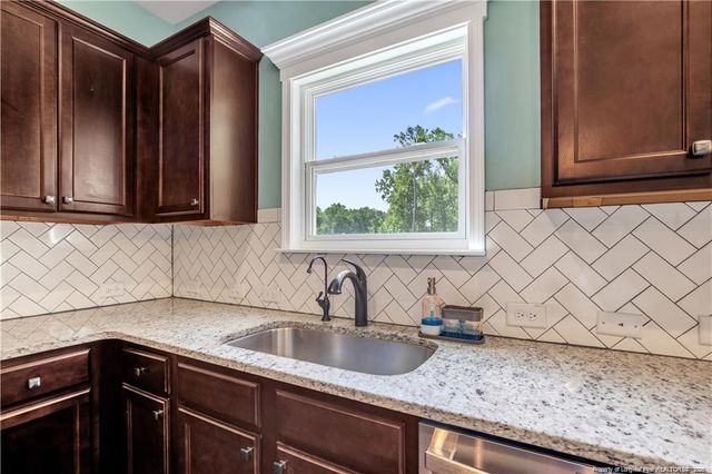 6132 Shannon Woods Way, Hope Mills, NC 28348