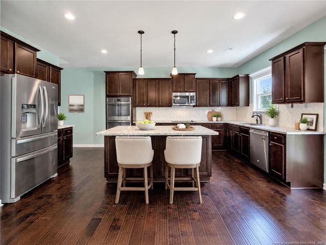 6132 Shannon Woods Way, Hope Mills, NC 28348