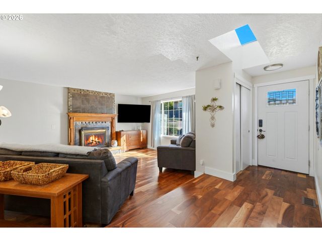 2160 Se PALOMA Dr, Gresham, OR 97080