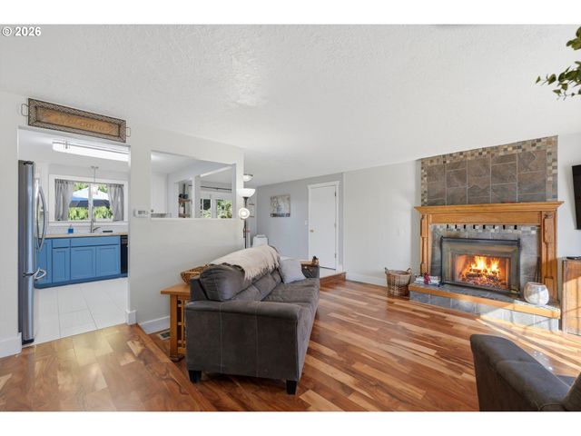 2160 Se PALOMA Dr, Gresham, OR 97080