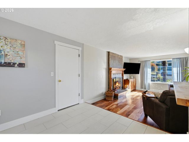 2160 Se PALOMA Dr, Gresham, OR 97080
