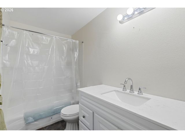 2160 Se PALOMA Dr, Gresham, OR 97080