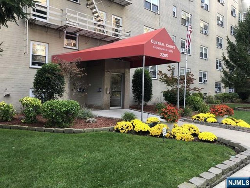 2205 N Central Road 5A, Fort Lee, NJ 07024