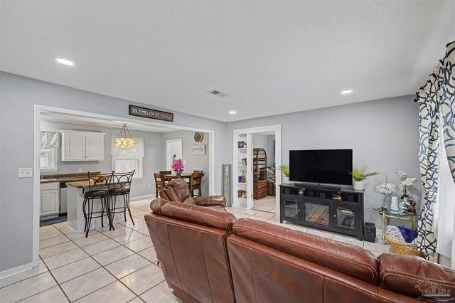 1200 Cheyenne Cir, Pensacola, FL 32505