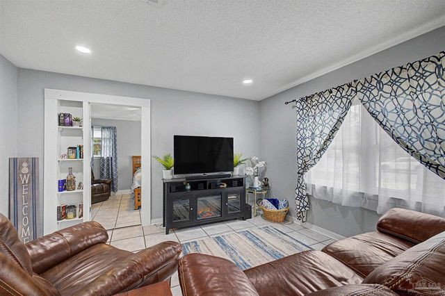 1200 Cheyenne Cir, Pensacola, FL 32505