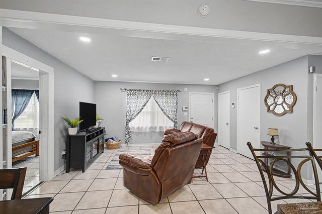 1200 Cheyenne Cir, Pensacola, FL 32505