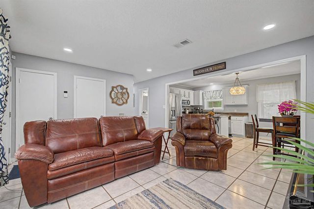 1200 Cheyenne Cir, Pensacola, FL 32505