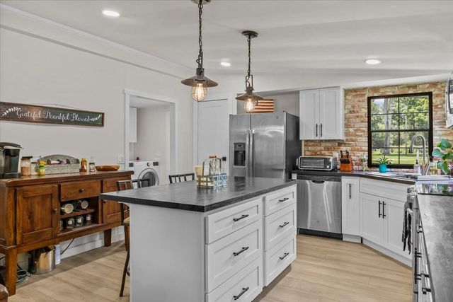 1227 Brushy Rd, Centerville, TN 37033