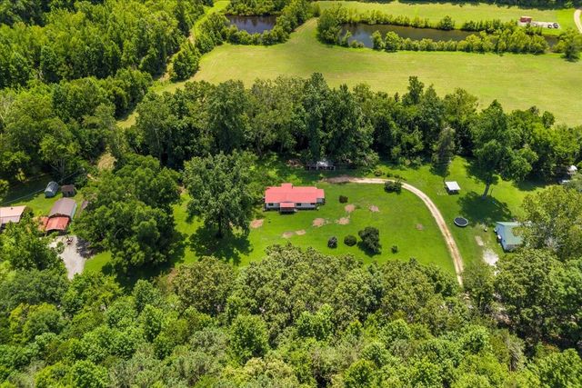 1227 Brushy Rd, Centerville, TN 37033