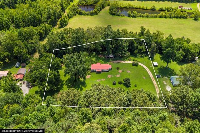 1227 Brushy Rd, Centerville, TN 37033