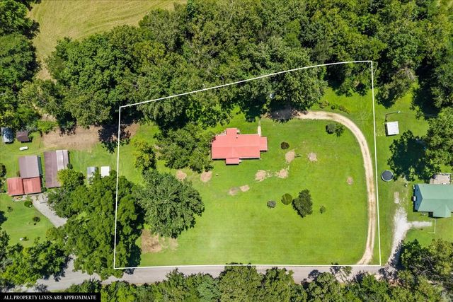 1227 Brushy Rd, Centerville, TN 37033