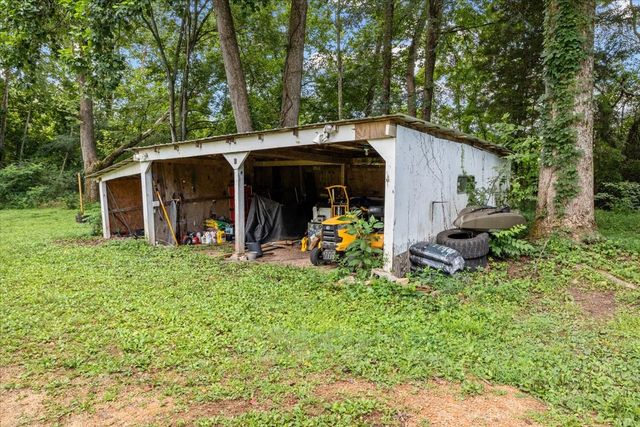 1227 Brushy Rd, Centerville, TN 37033