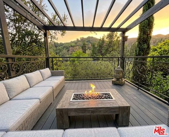 2300 Benedict Canyon Drive, Beverly Hills, CA 90210